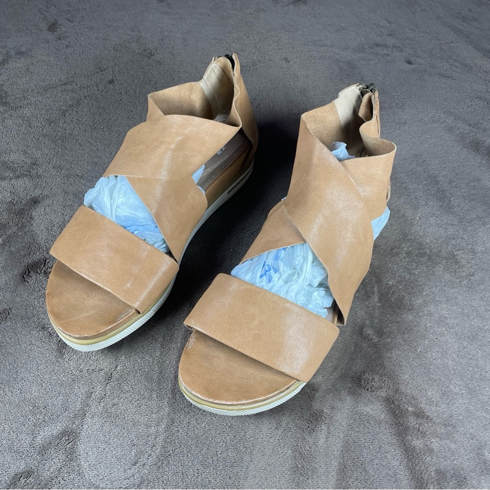 Eileen Fisher SZ 10 Brown Leather Strappy  Sandals White Rubber Sole Zip Back